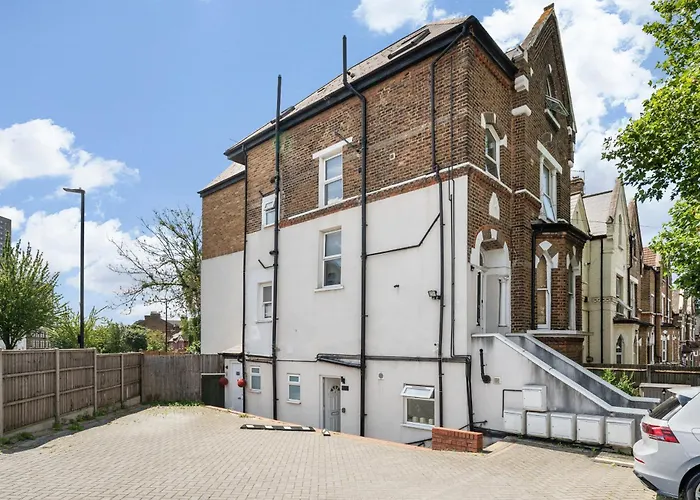 Leamington Park Studio With Parking